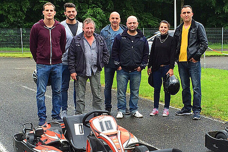 Foto der Teilnehmer der Kartbahnfahrt 2016